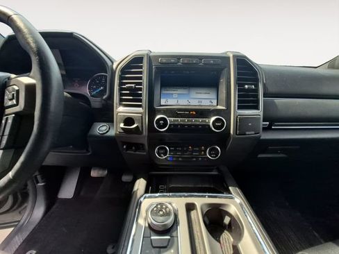 Used 2019 Ford Expedition XLT w/ Equipment Group 202A AWD/4WD image 11