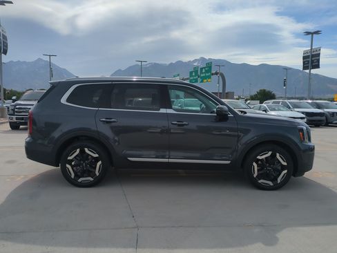 Certified 2023 Kia Telluride S w/ S Sunroof Package AWD/4WD image 6