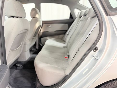 Used 2010 Hyundai Elantra GLS image 34