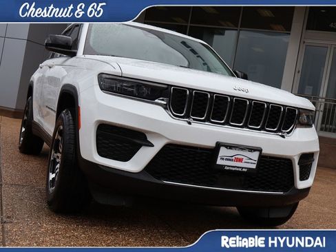 Used 2023 Jeep Grand Cherokee Laredo X image 7