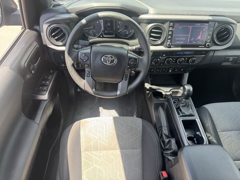 Used 2021 Toyota Tacoma TRD Off-Road w/ Technology Package AWD/4WD image 16