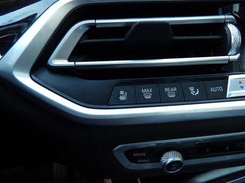 Used 2021 BMW X7 xDrive40i w/ Premium Package image 25