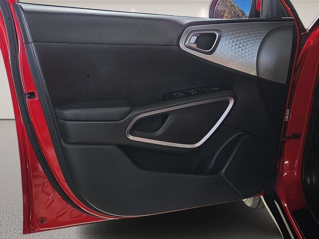 Used 2023 Kia Soul S FWD image 17