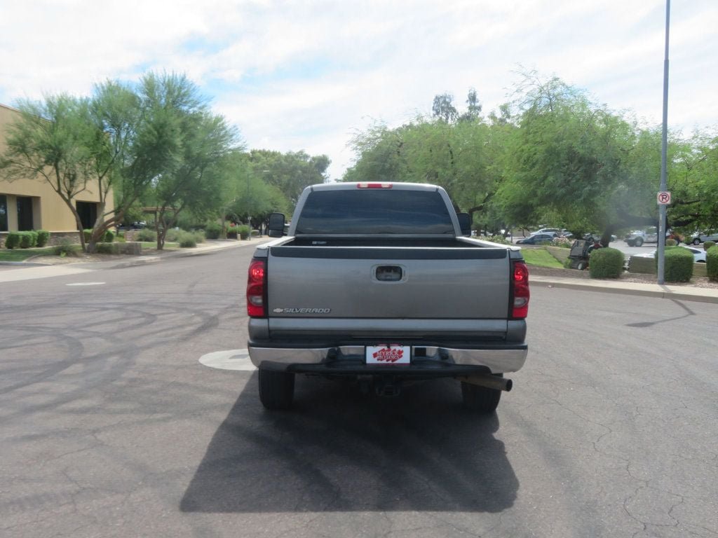 Used 2006 Chevrolet Silverado 2500 LT w/ Onstar Plus Package AWD/4WD image 12