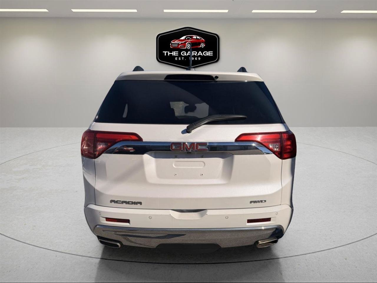 Used 2019 GMC Acadia Denali AWD/4WD image 4