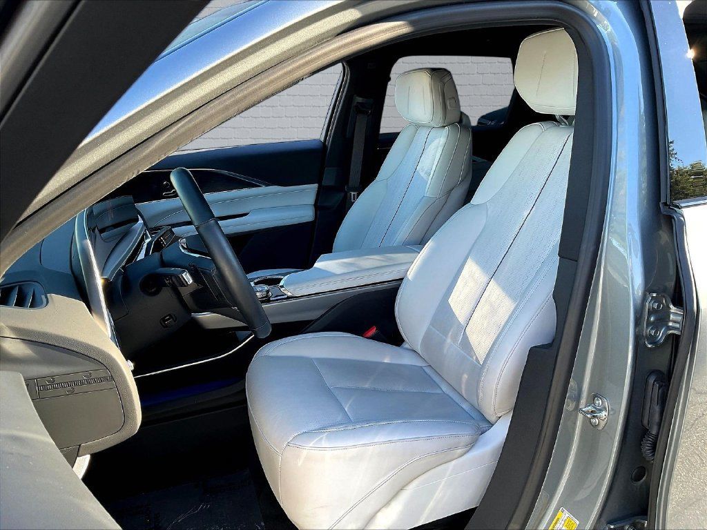 Used 2024 Cadillac Lyriq Luxury RWD image 11