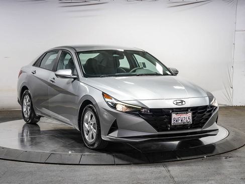 Used 2021 Hyundai Elantra SE FWD image 5