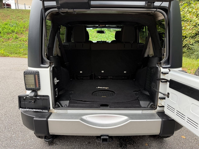 Used 2017 Jeep Wrangler Unlimited Sahara w/ Connectivity Group AWD/4WD image 15