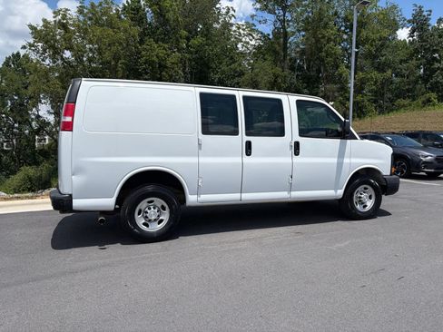 Used 2016 Chevrolet Express 2500 RWD image 8