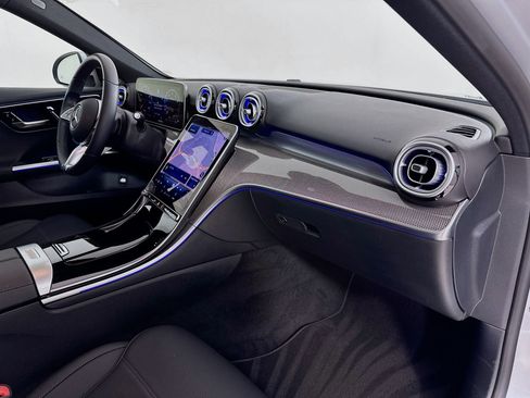 Used 2025 Mercedes-Benz C 300 Sedan image 32