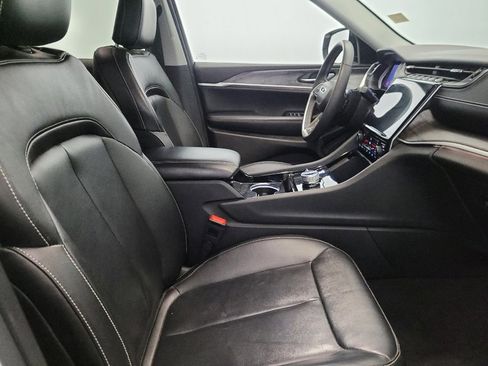 Used 2023 Jeep Grand Cherokee Limited w/ Black Appearance Package image 21