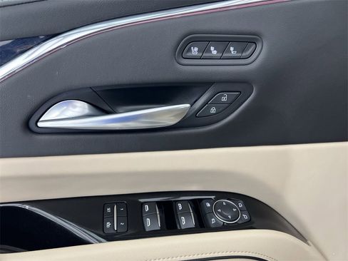 Used 2024 Cadillac Escalade Premium Luxury w/ Performance Package image 23