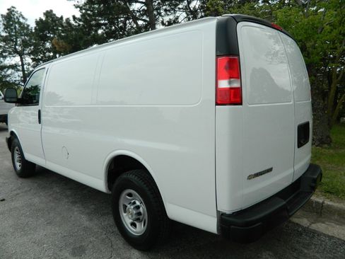 Used 2021 Chevrolet Express 2500 w/ Driver Convenience Package RWD image 6