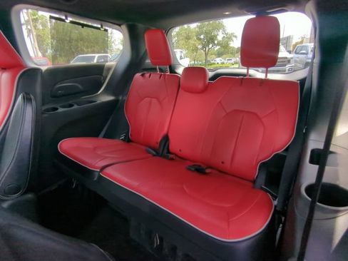 Used 2020 Chrysler Pacifica Limited w/ Quick Oder Package 2EV RED-S FWD image 16