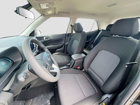 New 2025 Hyundai Venue SE image 19