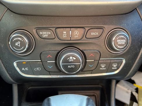 Used 2016 Jeep Cherokee Limited AWD/4WD image 25