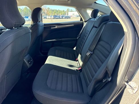 Used 2018 Ford Fusion SE image 24