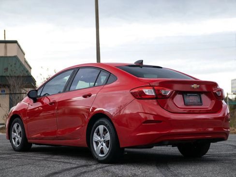 Used 2018 Chevrolet Cruze LS FWD image 11