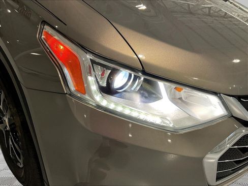 Used 2019 Chevrolet Traverse LT FWD image 32