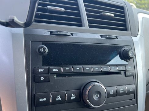 Used 2011 Chevrolet Traverse LT w/ Personal Connectivity Package image 21