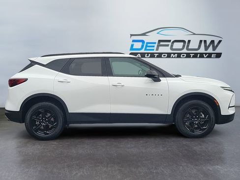 Used 2023 Chevrolet Blazer LT w/ Convenience Package image 2
