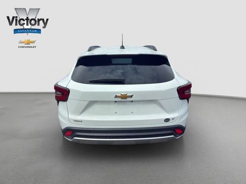 Used 2024 Chevrolet Trax LT w/ Sunroof Package FWD image 6