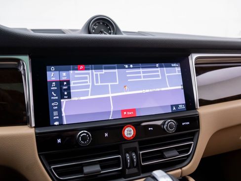 New 2026 Porsche Macan image 23