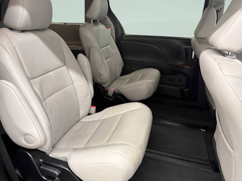 Used 2015 Toyota Sienna Limited image 27