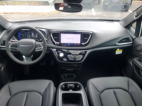 New 2026 Chrysler Pacifica Select FWD image 10