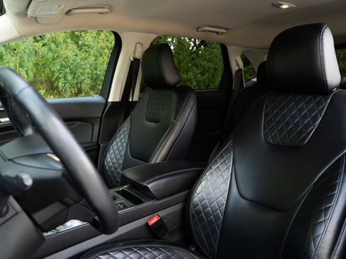 Used 2024 Ford Edge Titanium image 17