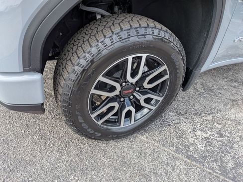 Certified 2025 GMC Sierra 1500 AT4 w/ AT4 Premium Package AWD/4WD image 8