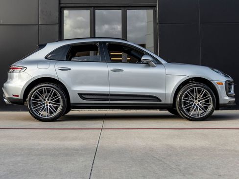 Certified 2026 Porsche Macan AWD/4WD image 12