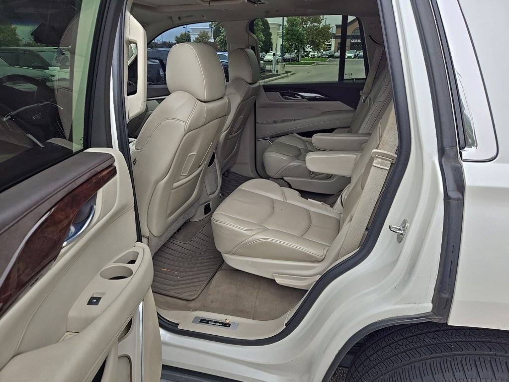 Used 2015 Cadillac Escalade Luxury AWD/4WD image 17