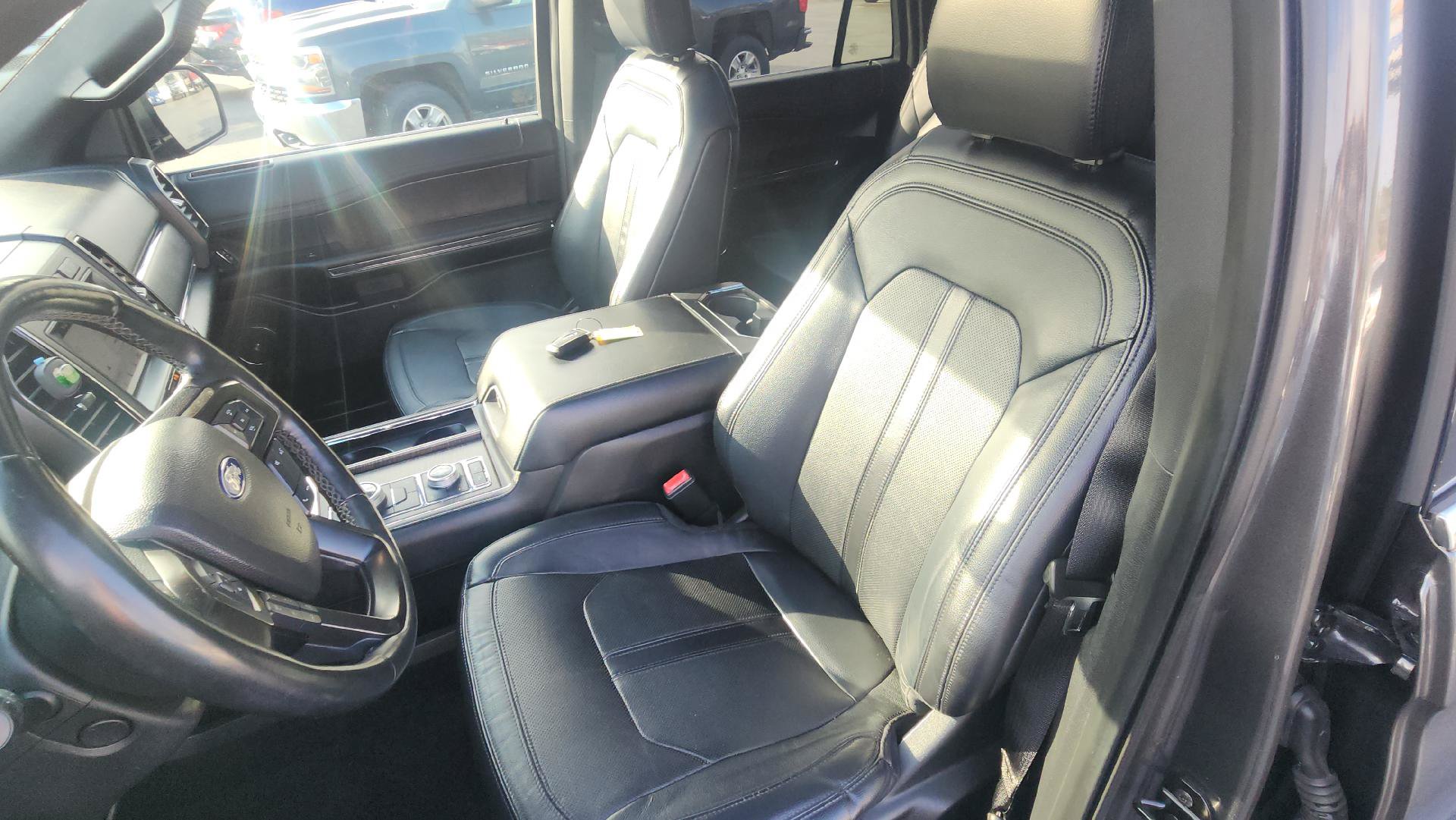 Used 2019 Ford Expedition Max Limited w/ Special Edition Package AWD/4WD image 8