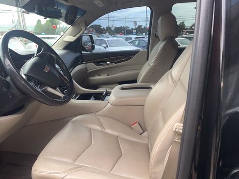 Used 2020 Cadillac Escalade Luxury RWD image 10
