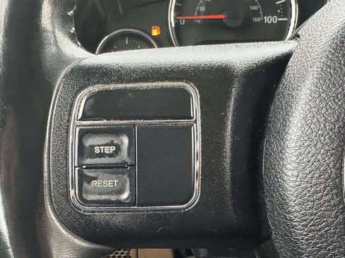 Used 2015 Jeep Wrangler Unlimited Sahara image 31