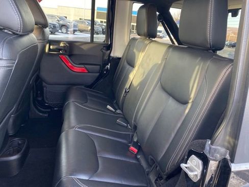 Used 2015 Jeep Wrangler Unlimited Rubicon image 17