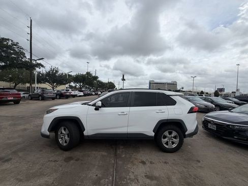 Used 2019 Toyota RAV4 XLE FWD image 8