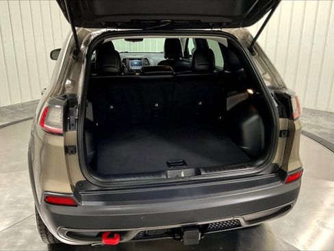 Used 2020 Jeep Cherokee Trailhawk w/ Cold Weather Group image 38