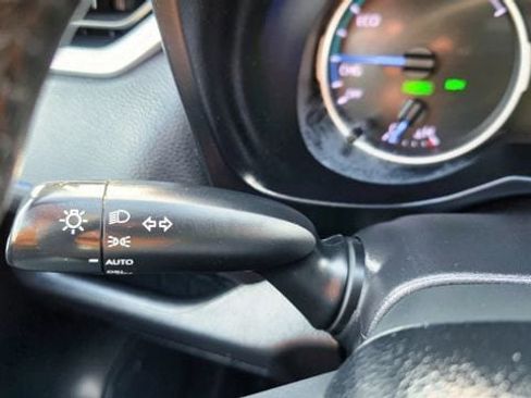 Used 2022 Toyota RAV4 SE w/ Convenience Package image 21