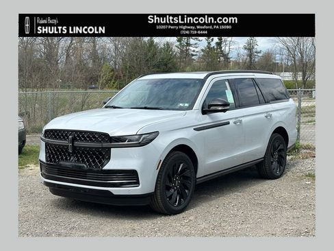 New 2026 Lincoln Navigator Reserve w/ Jet Appearance Package AWD/4WD image 1