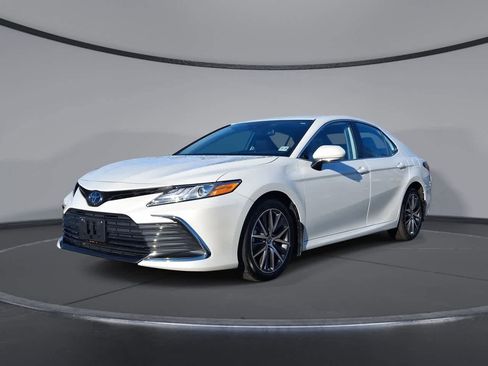 Used 2024 Toyota Camry XLE image 1