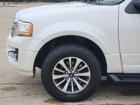 Used 2017 Ford Expedition EL XLT w/ Equipment Group 202A RWD image 9