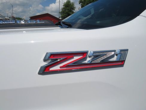 Used 2024 Chevrolet Silverado 2500 LTZ w/ LTZ Plus Package AWD/4WD image 2