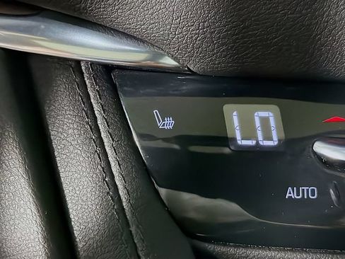 Used 2022 Cadillac XT5 Premium Luxury w/ Technology Package FWD image 25