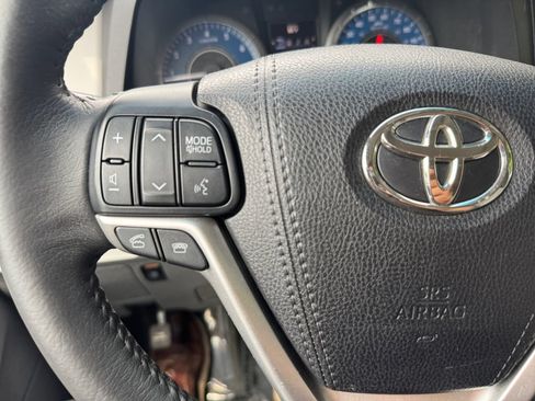 Used 2017 Toyota Sienna XLE Premium AWD/4WD image 29