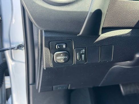 Used 2017 Toyota Corolla SE FWD image 19
