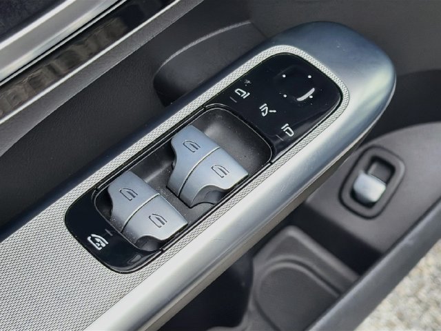 Certified 2025 Mercedes-Benz GLC 300 4MATIC image 18