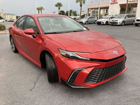 Used 2025 Toyota Camry SE w/ Convenience Package FWD image 7