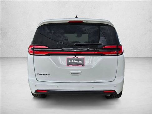 New 2026 Chrysler Pacifica Select FWD image 8